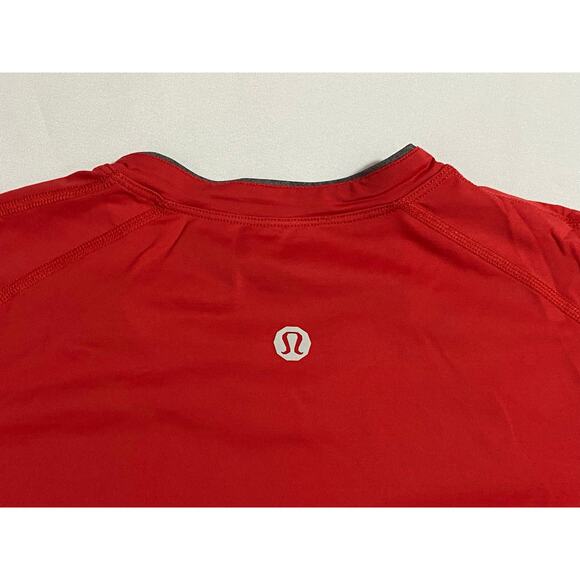 Lululemon Bolt Tech Shirt – Men’s XL, Red Short Sleeve, Bottom Pocket, 22x29 - Picture 9 of 11